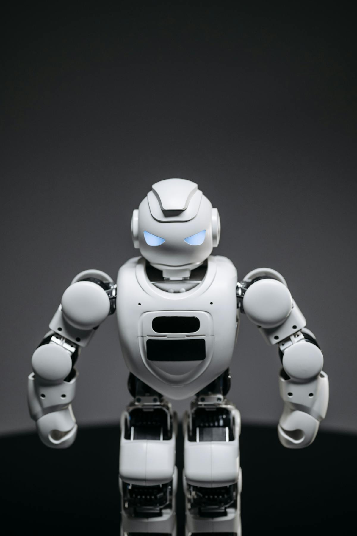 Futuristic AI robot representing the next generation of autonomous SEO agents
